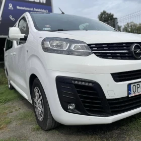 Wynajem busa 9-osobowego Opel Vivaro ExtraLong