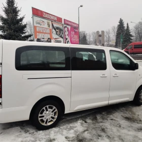 Wynajem busa 9-osobowego Opel Vivaro ExtraLong