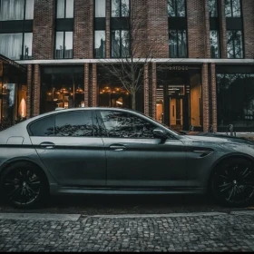 BMW M5 elegancka i sportowa limuzyna 600 koni 