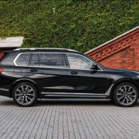 BMW X7 6-cio osobowy SUV rodzinny elegancki premium