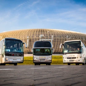 TRANSFERY LOTNISKOWE SAMOCHODEM, VANEM, MIKROBUSEM, AUTOBUSEM, AUTOKAREM KRAKÓW BALICE PYRZOWICE OKĘCIE JASIONKA OSTRAWA