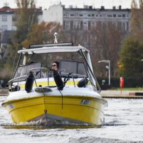 Wypożyczalnia motorówek Wrocław Bayliner Liberty 770