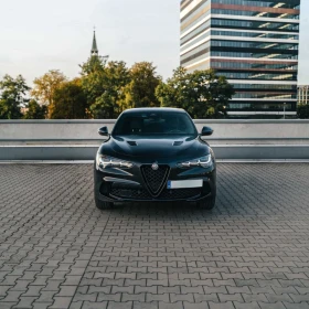 Alfa Romeo Stelvio Quadrifoglio V6 -wypożyczalnia samochodów