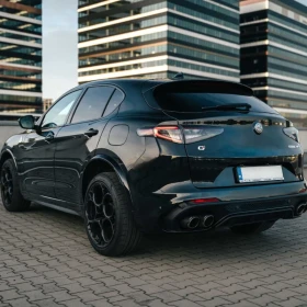 Alfa Romeo Stelvio Quadrifoglio V6 -wypożyczalnia samochodów