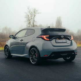 Wynajem Toyota GR Yaris Eventuri wypożyczalnia samochodów