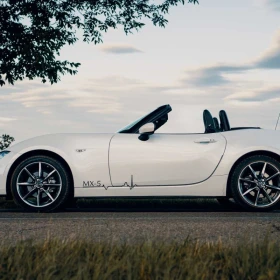 Wynajem Mazda MX-5 2.0 Miata cabrio wypożyczalnia samochodów