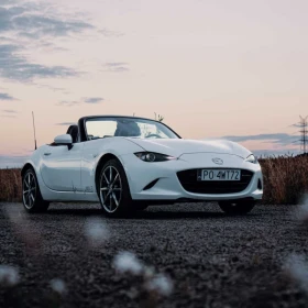 Wynajem Mazda MX-5 2.0 Miata cabrio wypożyczalnia samochodów
